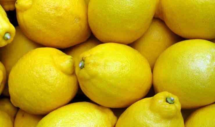 spremere succo limone