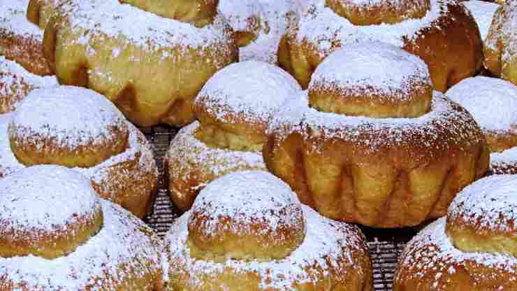 croissant cornetto brioche