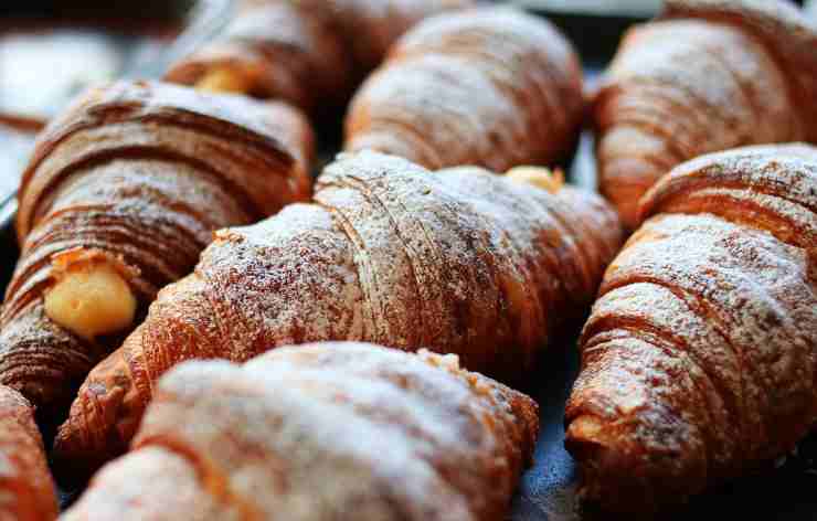 croissant cornetto brioche