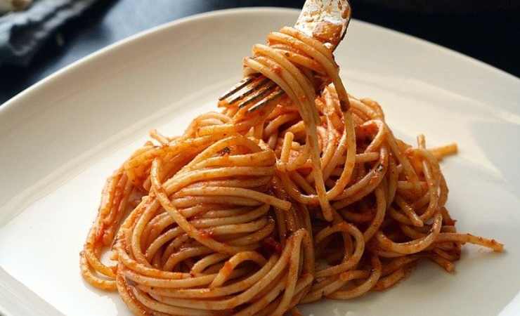 Servi spaghetti sughetto