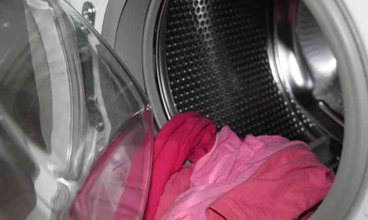 cestello lavatrice cattivo odore
