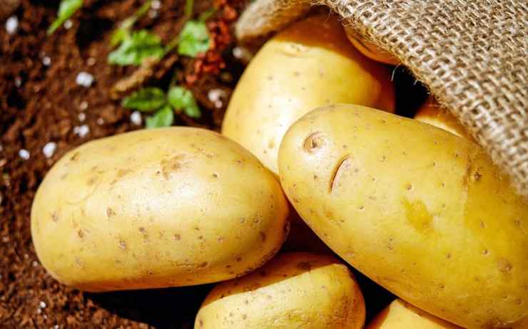patate buccia strofinala