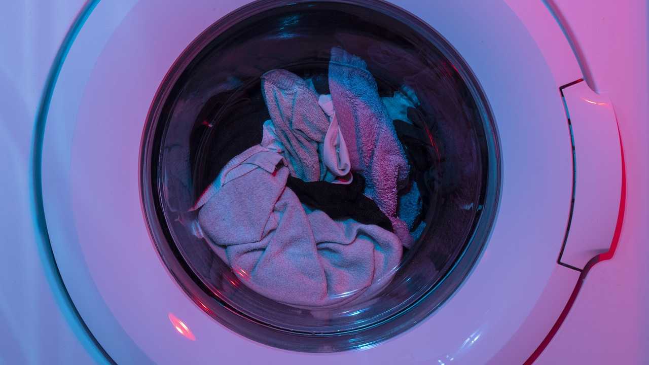 eliminare puzza lavatrice