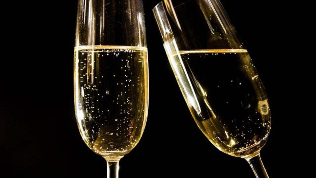 Capodanno champagne spumante elegante