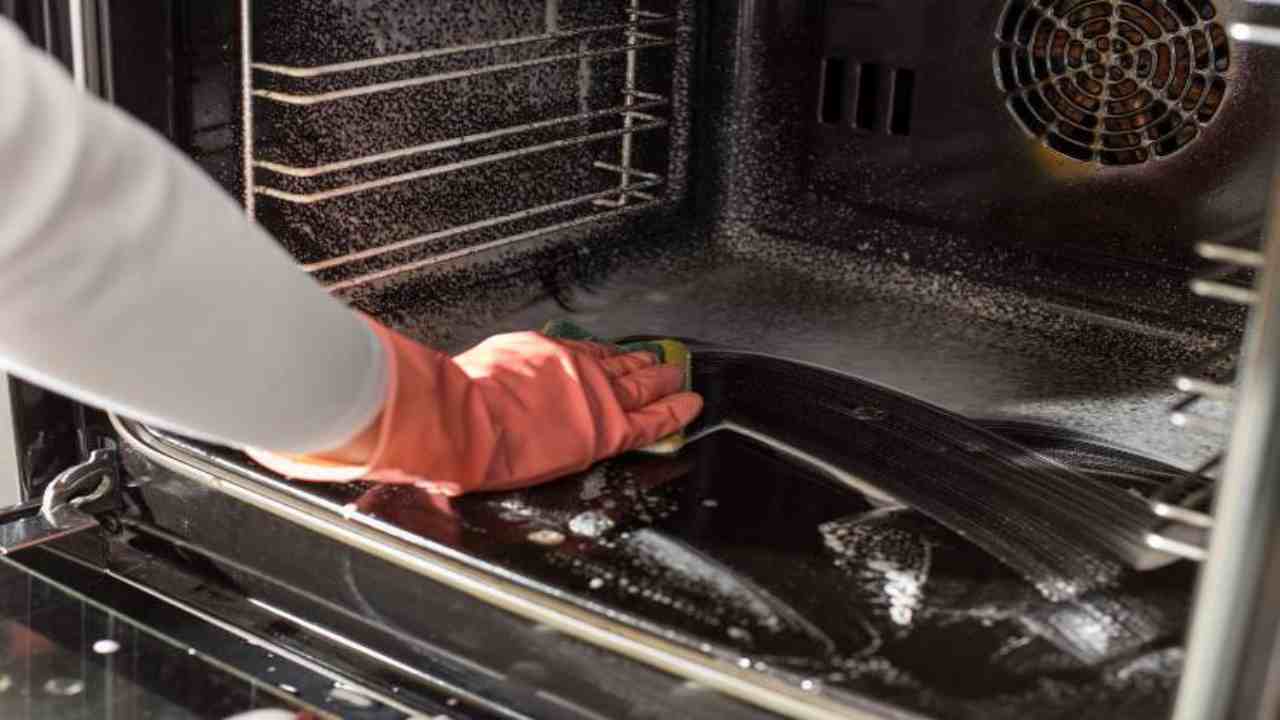 pulire il forno miscela