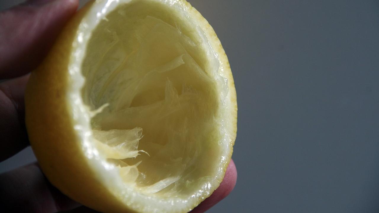Non buttare via bucce limone