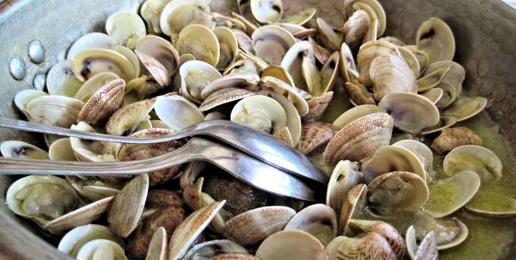 eliminare sabbia vongole