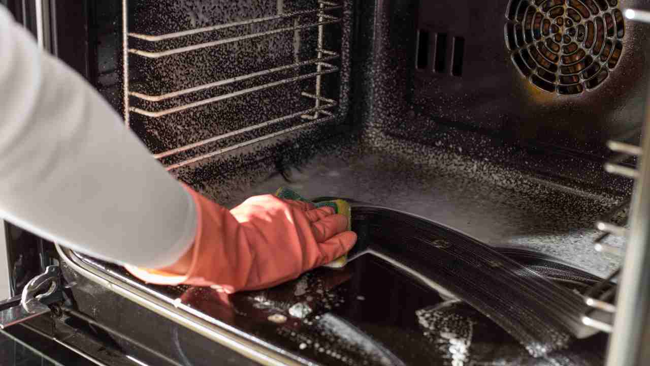 Non detersivi pulire forno