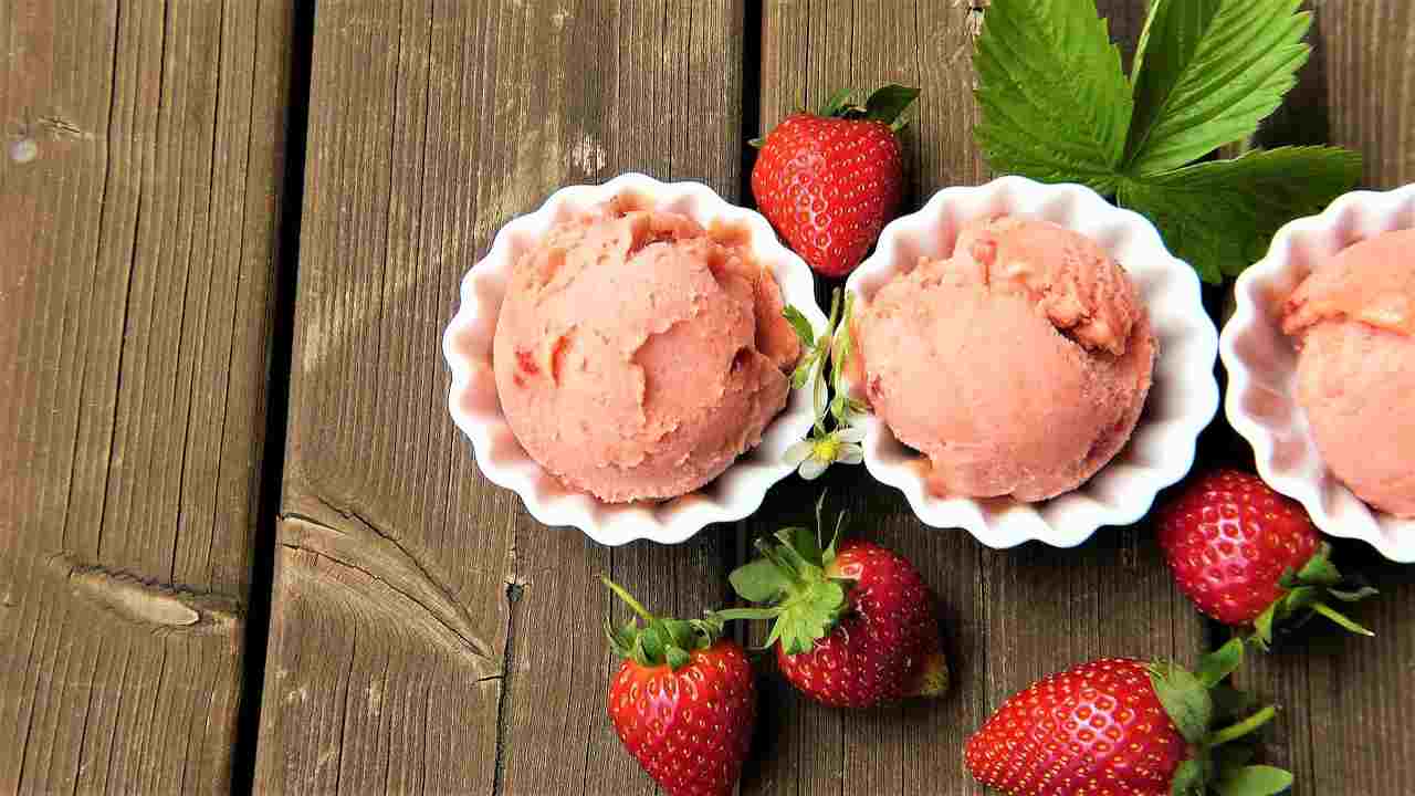 Gelato fragola senza gelatiera