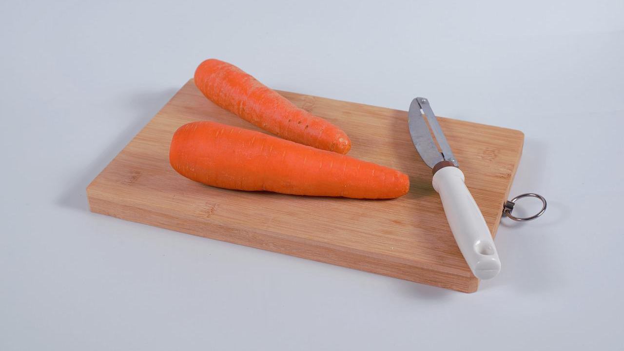 Mezza carota tagliata così