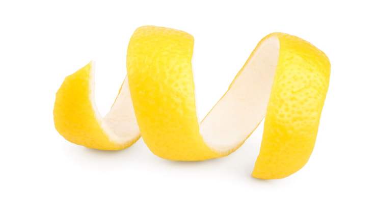 grattugiare buccia di limone