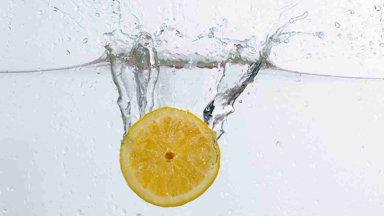 bevi acqua e limone