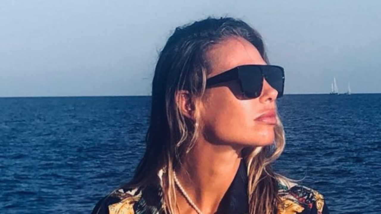 Ilary Blasi pranzo barca