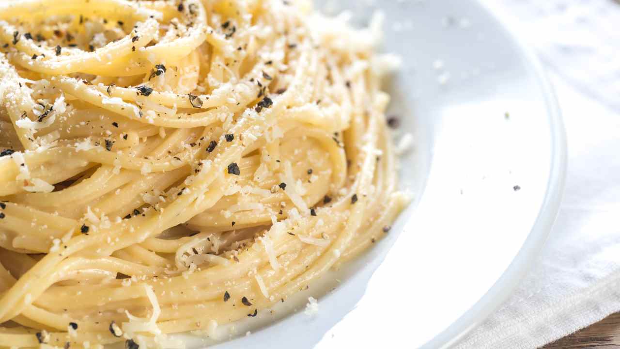 Pasta cacio e pepe