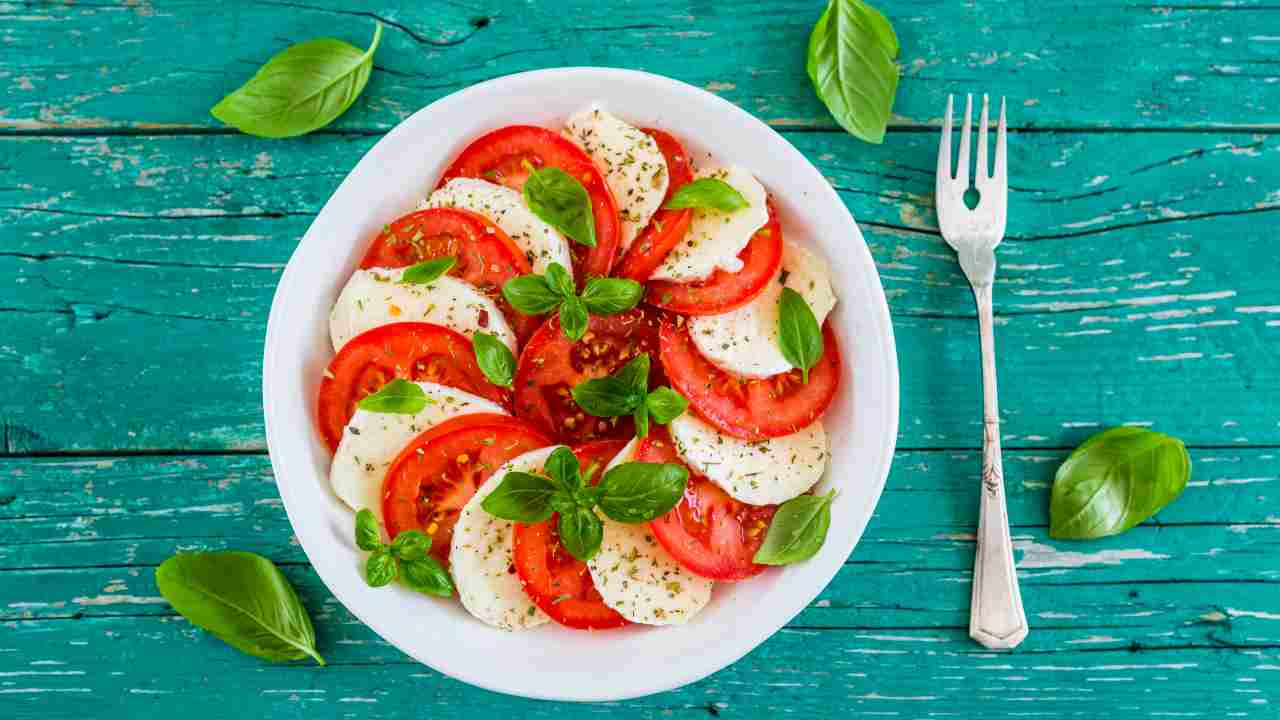 caprese cosa aggiungere