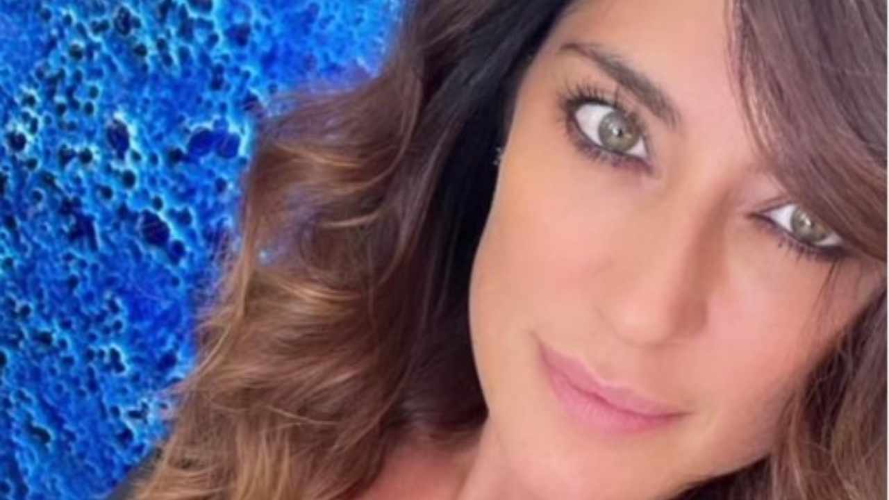 Elisa Isoardi mostra video