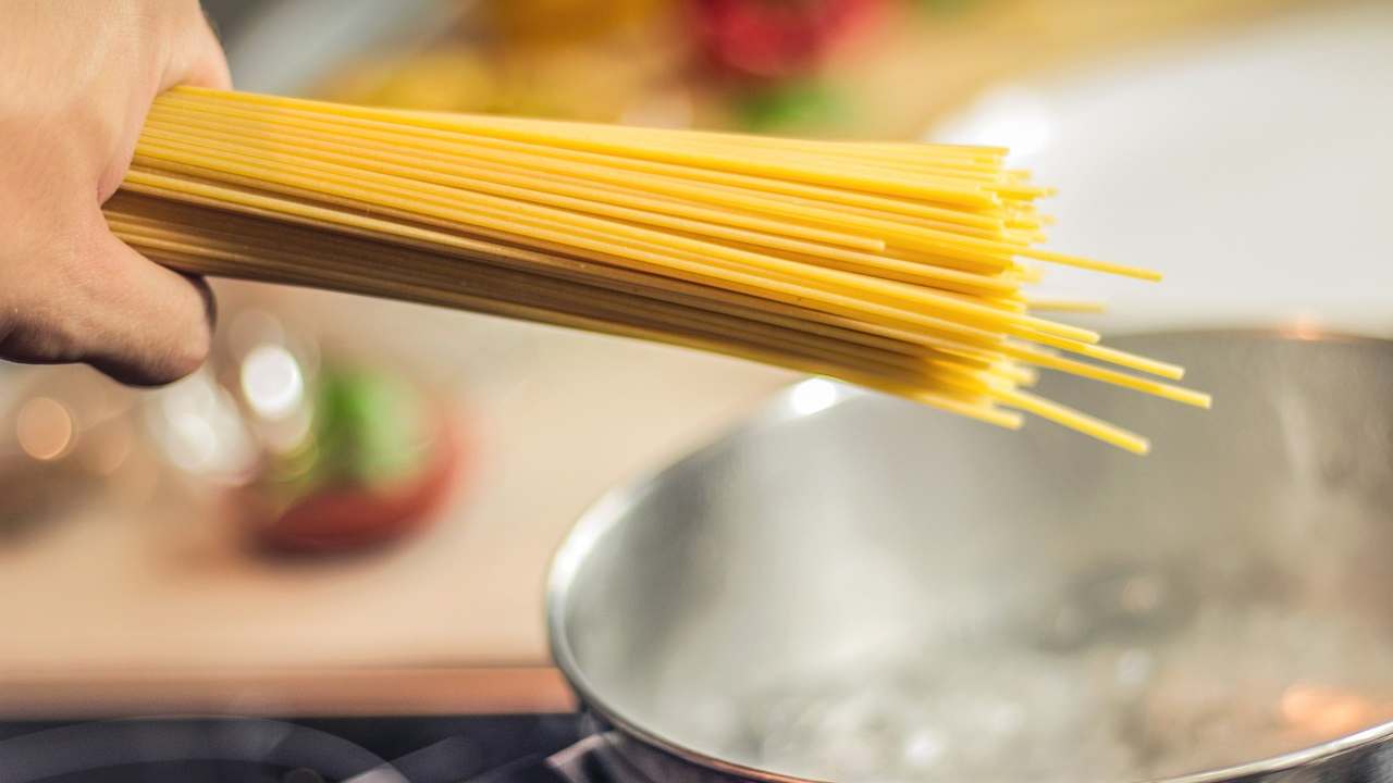 Sembrano spaghetti aglio olio