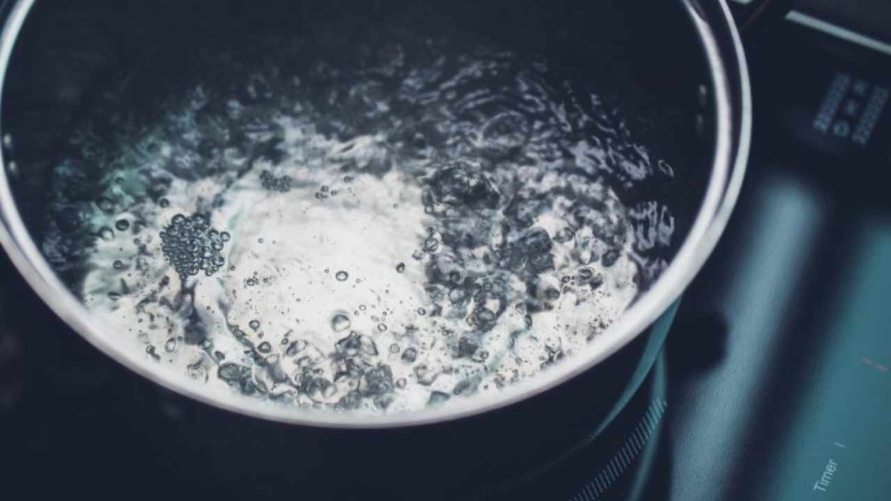 Acqua calda in freezer