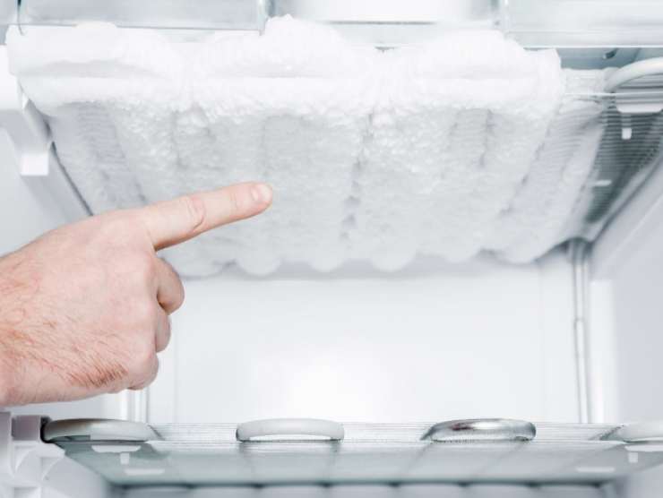 Acqua calda in freezer