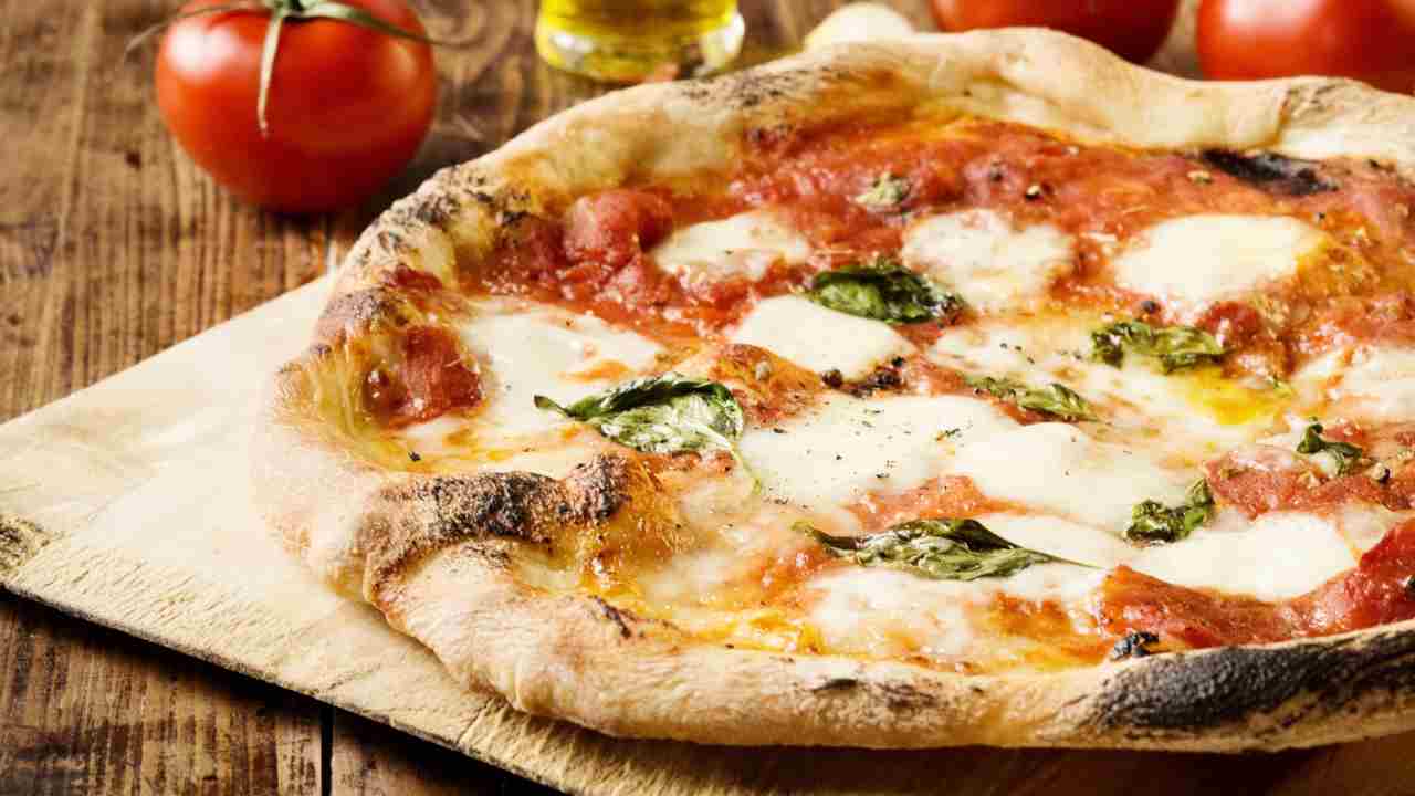 Pizza fatta in casa impasto