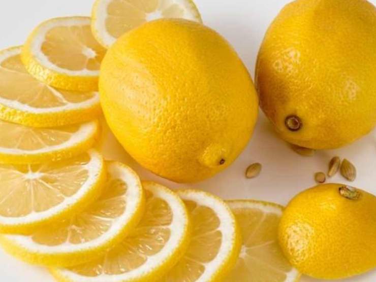limone rimedio pentole
