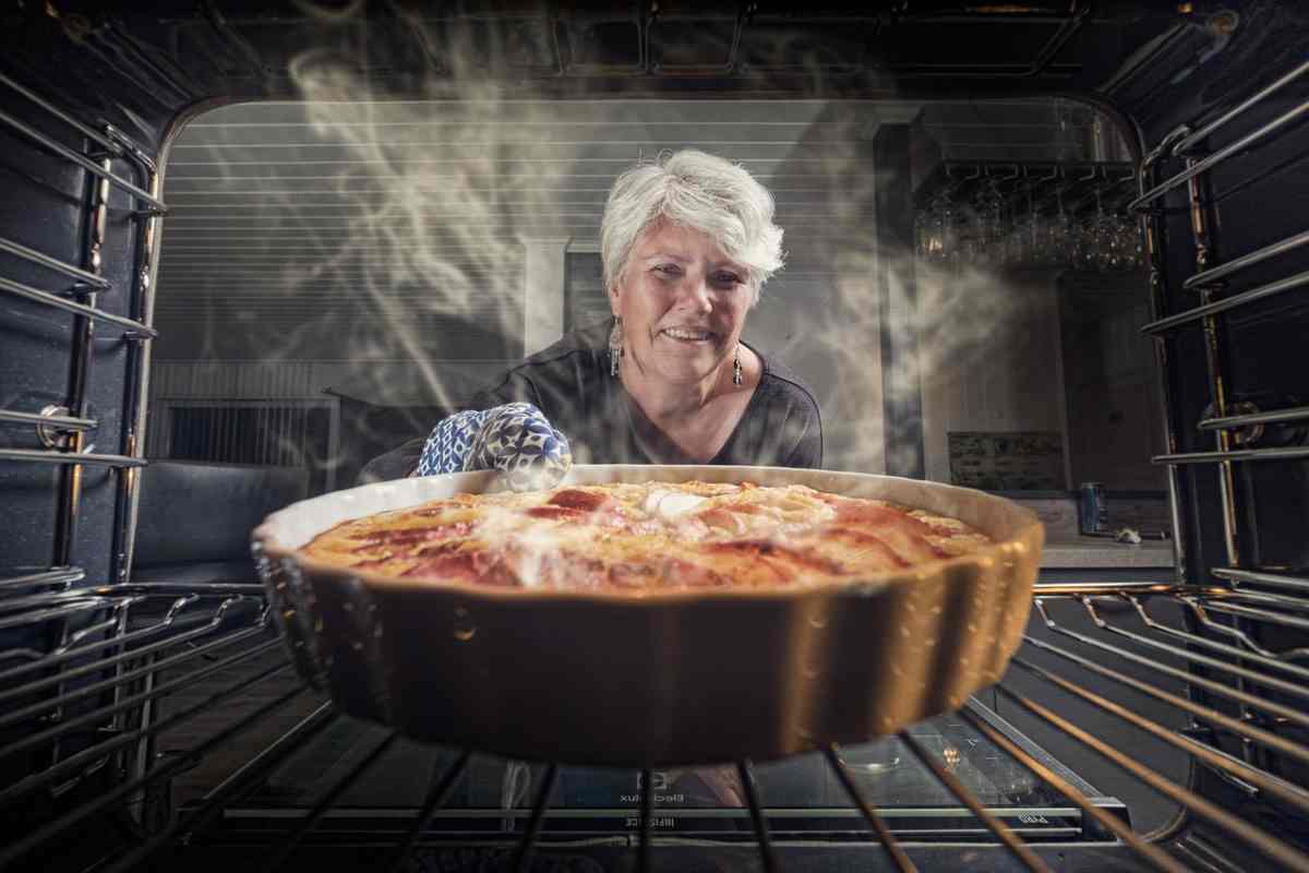 Cosa fare torta si colora nel forno