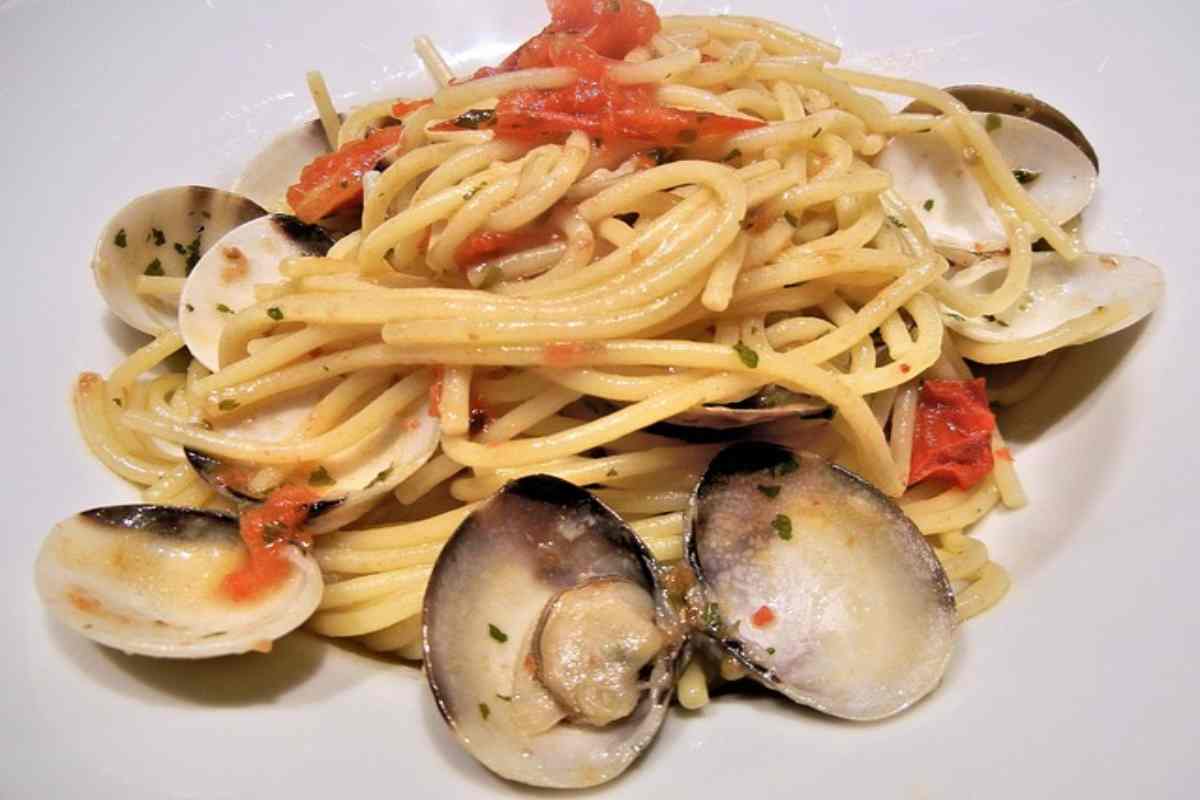 ricetta spaghetti vongole cremosi