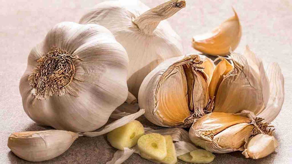 cosa succede se mangiamo l'aglio